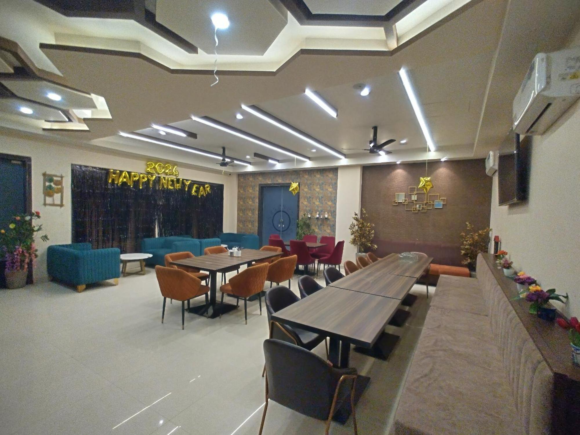 The Imperial Hotel And Convention Centre 坎普尔 外观 照片