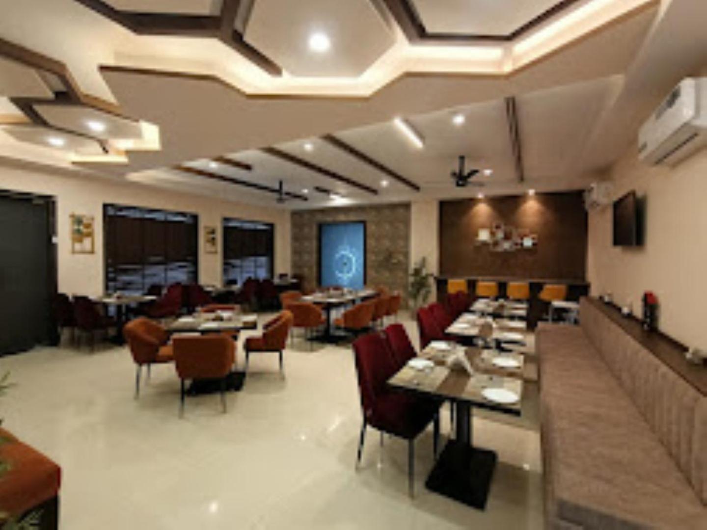 The Imperial Hotel And Convention Centre 坎普尔 外观 照片