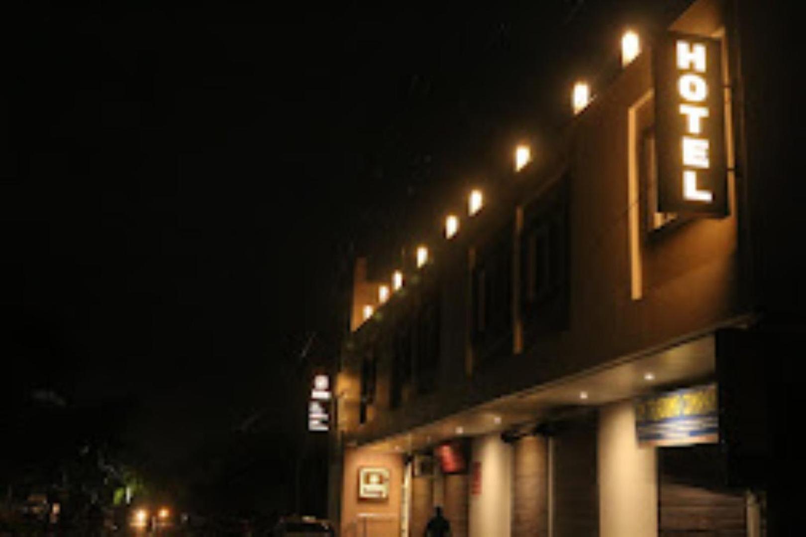 The Imperial Hotel And Convention Centre 坎普尔 外观 照片